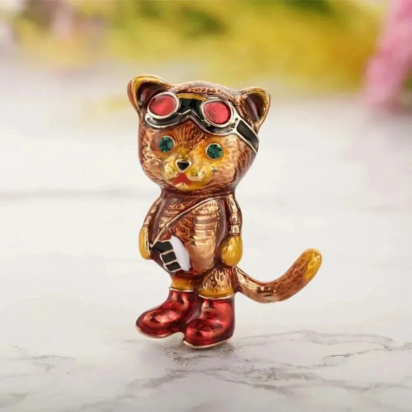 VQ Cat Brooch - Picture 4 of 5